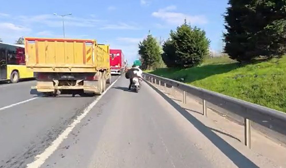 A T A S E H I R D E M O T O S I K L E T L I A R K A D A O T U R A N K 1256630 373917